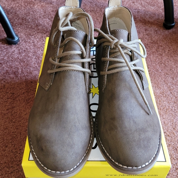 Women's Seven Dials Chukka Boots - Picture 2 of 5